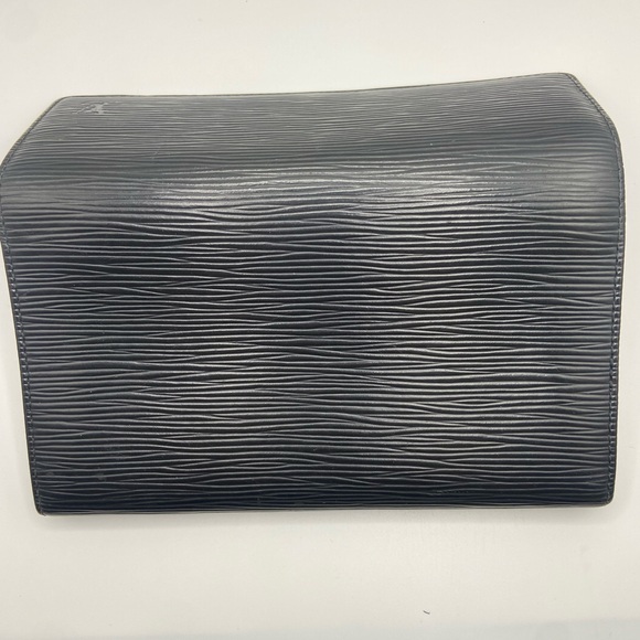 Louis Vuitton Epi Leather Textured Wallet - Picture 11 of 15